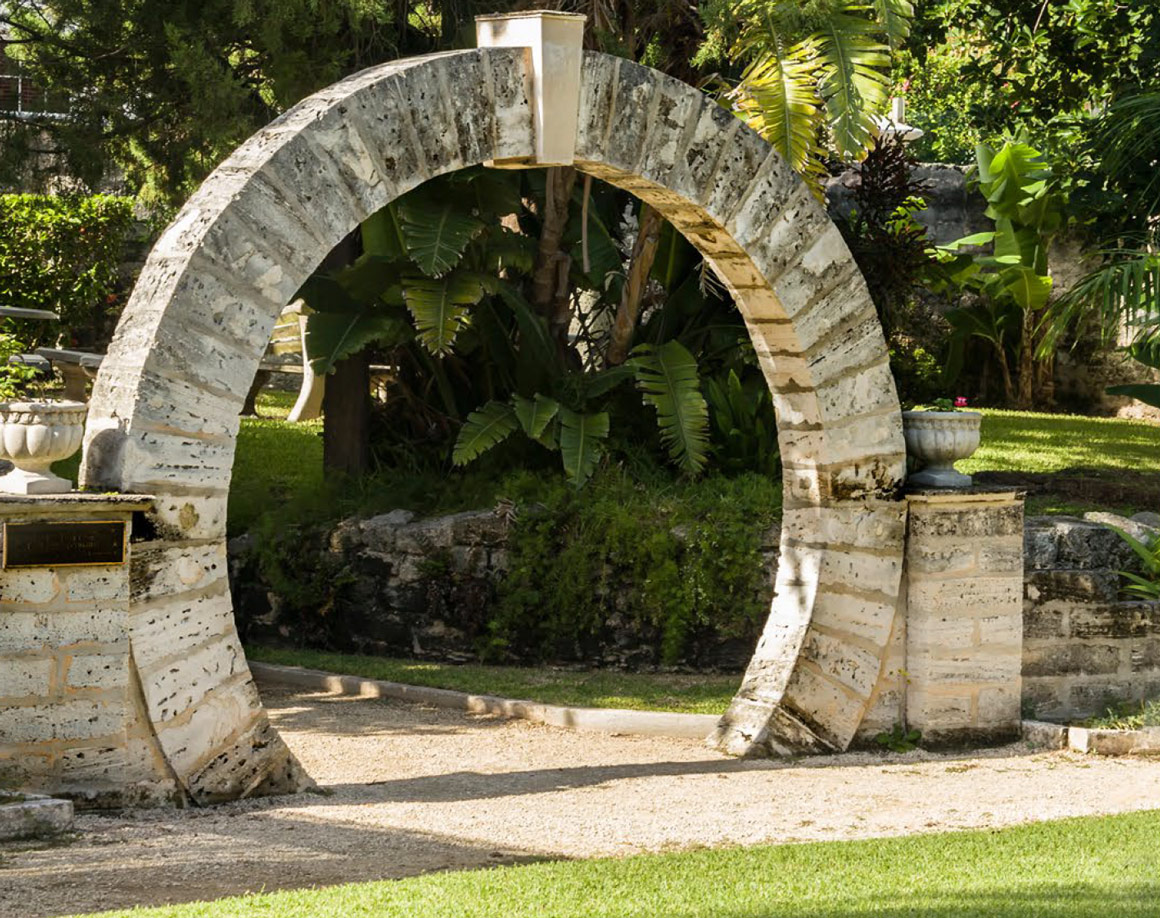 Picture of actual Moon Gate in China.